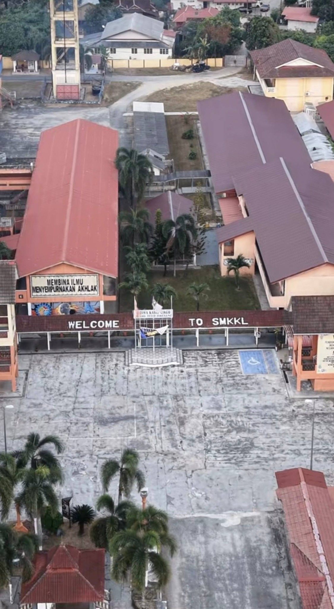 SMK Kampong Laut grounds